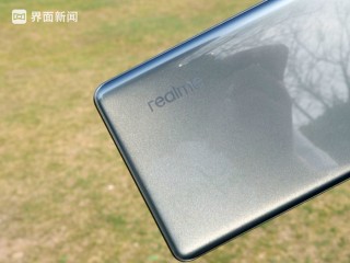 真我GT Neo6 SE体验：靠更亮的屏突围中端市场
