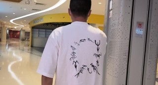 晨意帮忙丨女子在商场被骑平衡车男童撞伤索赔遇阻，男孩家属：表示歉意，但商场担主责