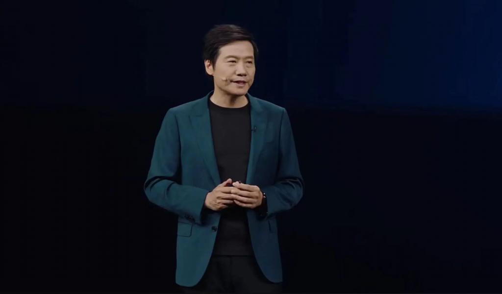 热搜，雷军称“小米YU7没有三十几万下不了台的”，未过多介绍辅助驾驶；有“黄牛	”称可代订	，代抢费最高1.2万元？公司回应：别信！  第2张